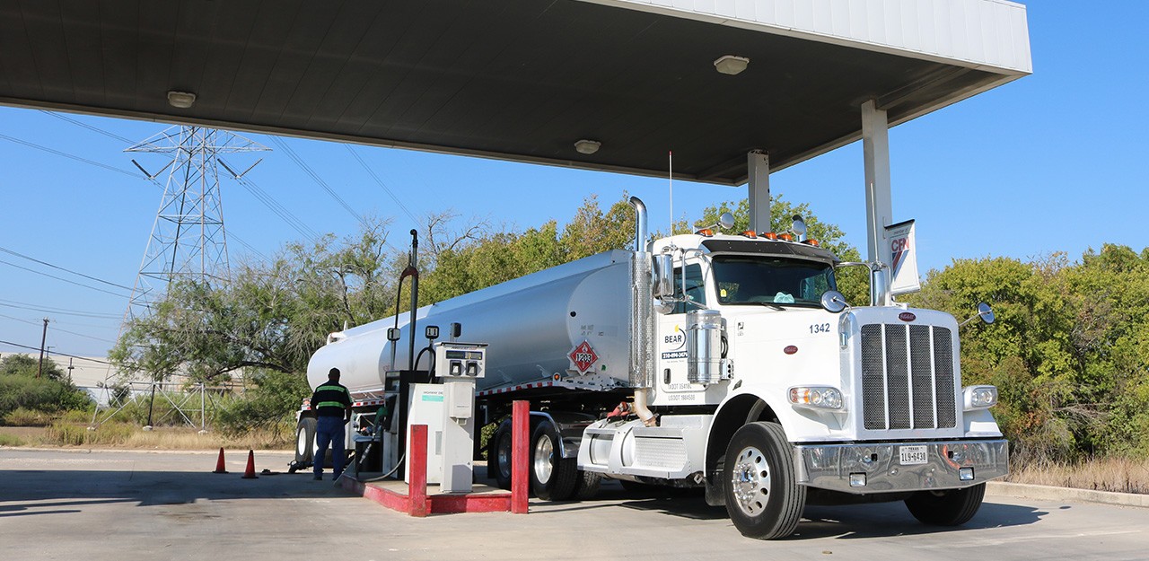 18 wheeler fueling up